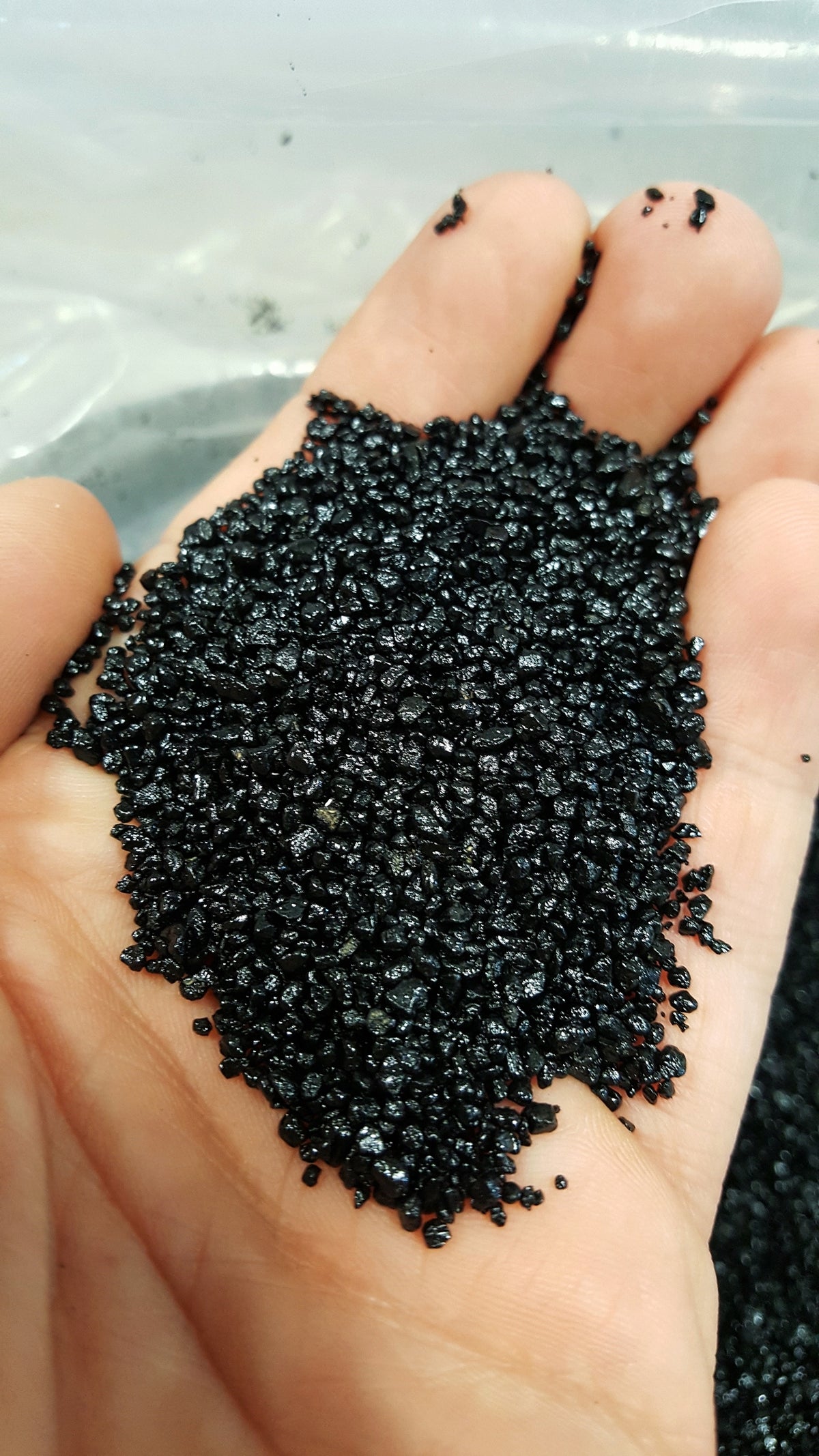 AquaDream Czarny żwirek do akwarium 1-2 mm 10 kg – kwarc z powłoką ceramiczną