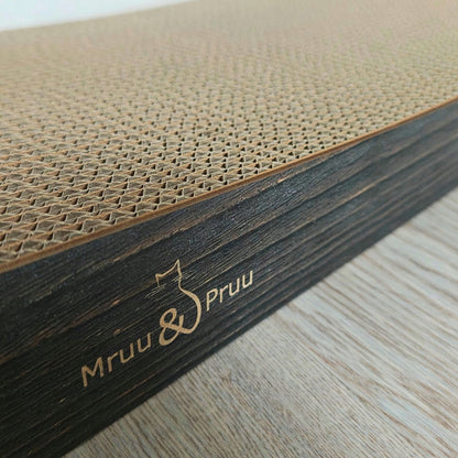 Drapak kartonowy dla kota Mruu&Pruu Sigma 58 cm z tektury falistej, legowisko – brązowy