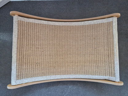 DKM Legowisko hamak z drapakiem sizalowym dla kota 39x32 cm, drewno i len – beżowe