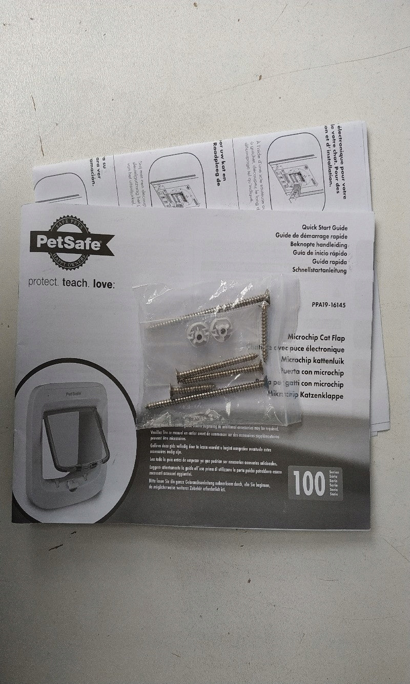 PetSafe Drzwiczki dla kota z czytnikiem mikrochipów, 4 tryby blokady, 22 x 23,9 cm – białe
