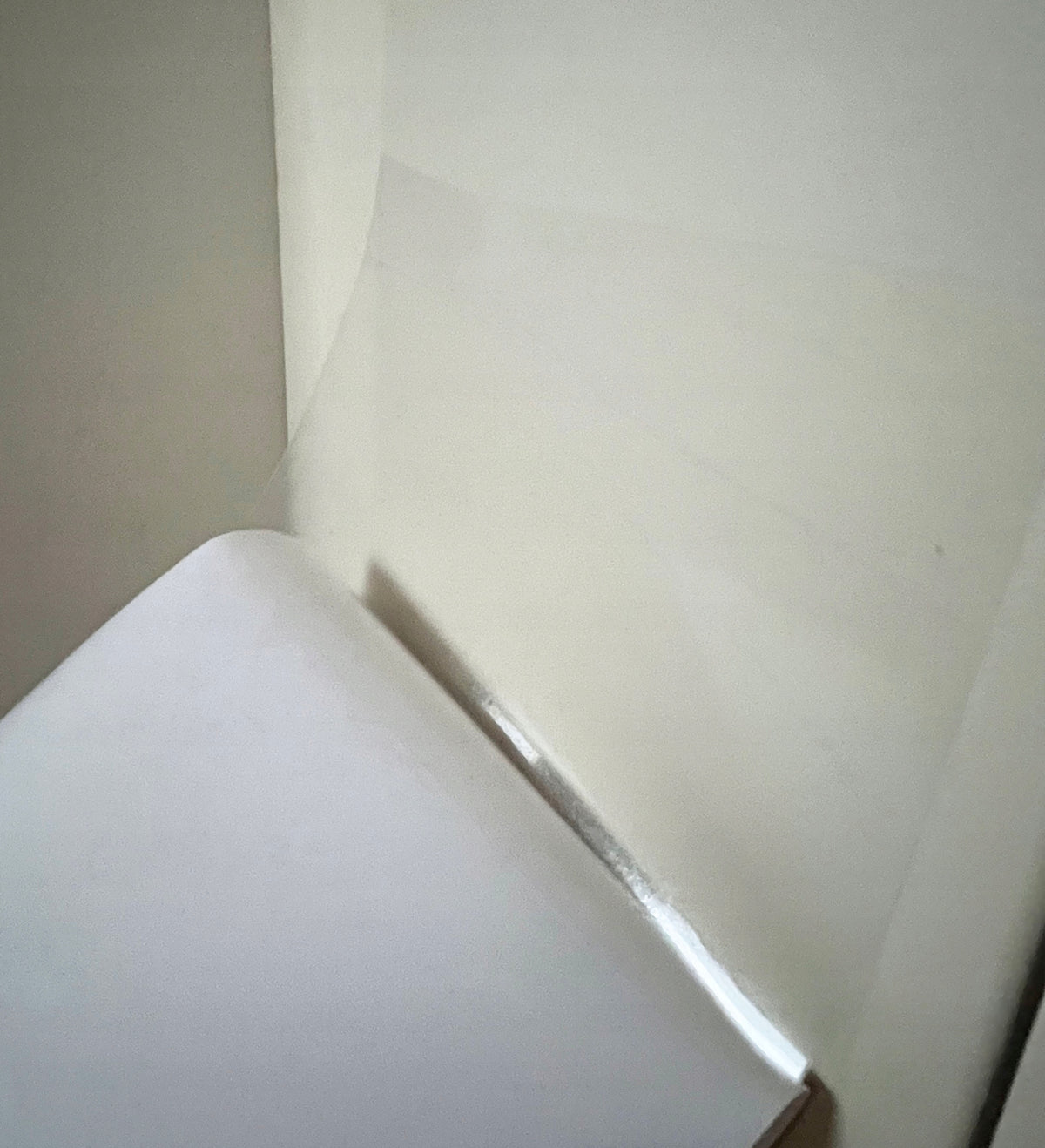 Folia ochronna przeciw drapaniu na meble i drzwi 150x100 cm samoprzylepna – bezbarwna