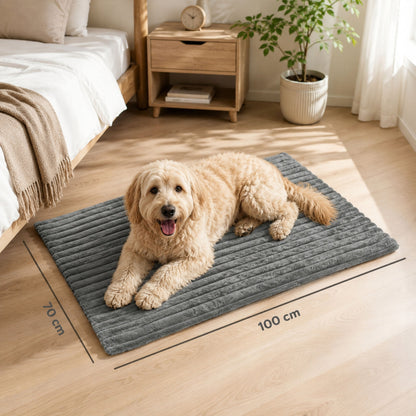 Mata termoizolacyjna dla psa i kota 100 x 70 cm z antypoślizgowym spodem – szara