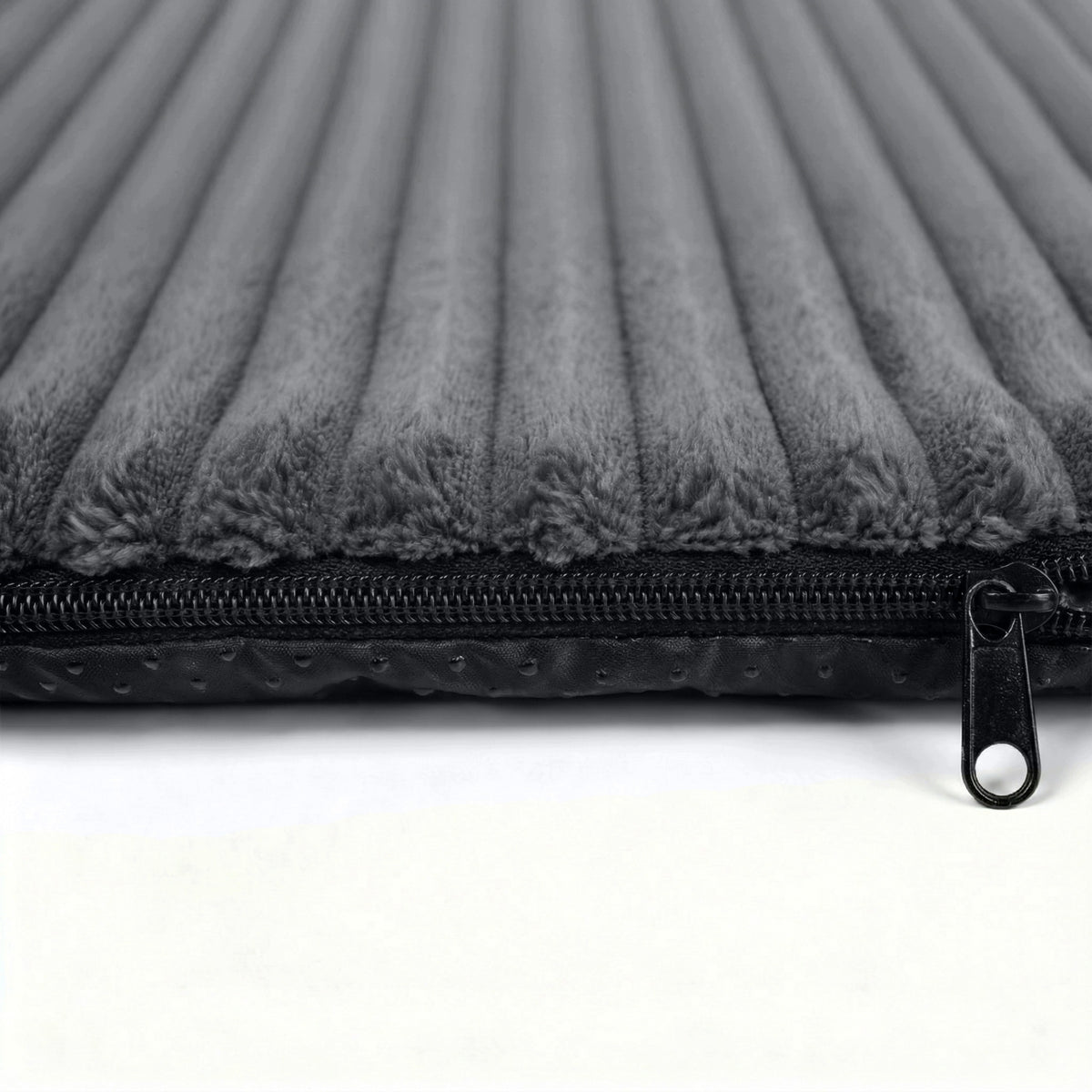 Mata termoizolacyjna dla dużego psa 130x100 cm z antypoślizgowym spodem – szara