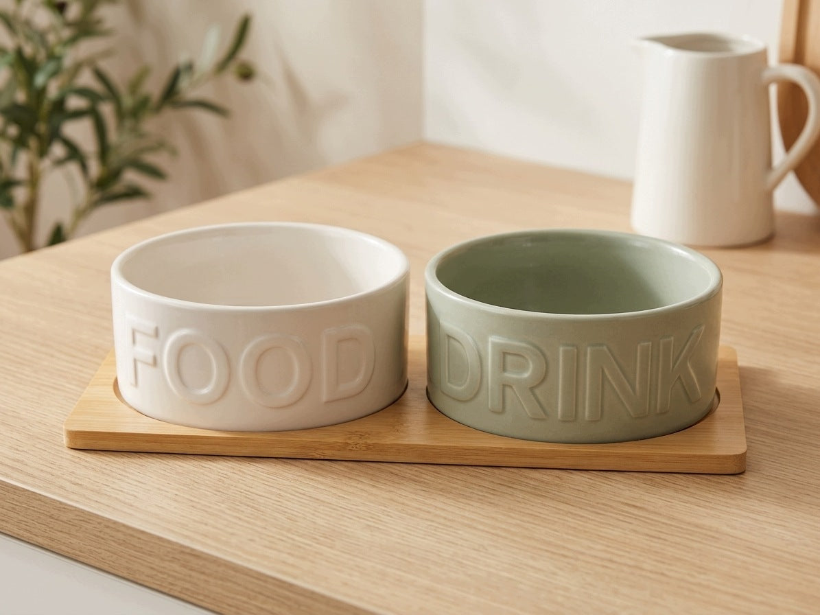 Podwójna miska ceramiczna dla psa i kota 2 x 400 ml na bambusowej podstawie – biała