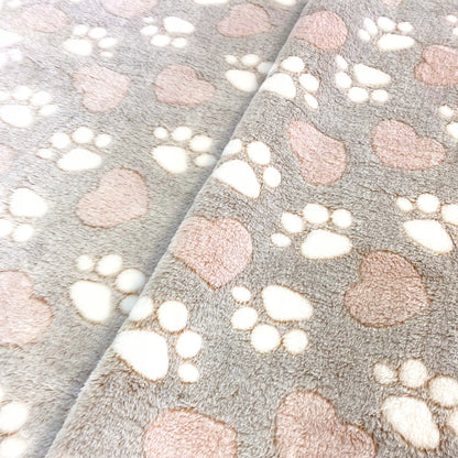 DOTTY Pluszowy kocyk dla psa i kota 80 x 55 cm, łapki i serduszka – beżowy