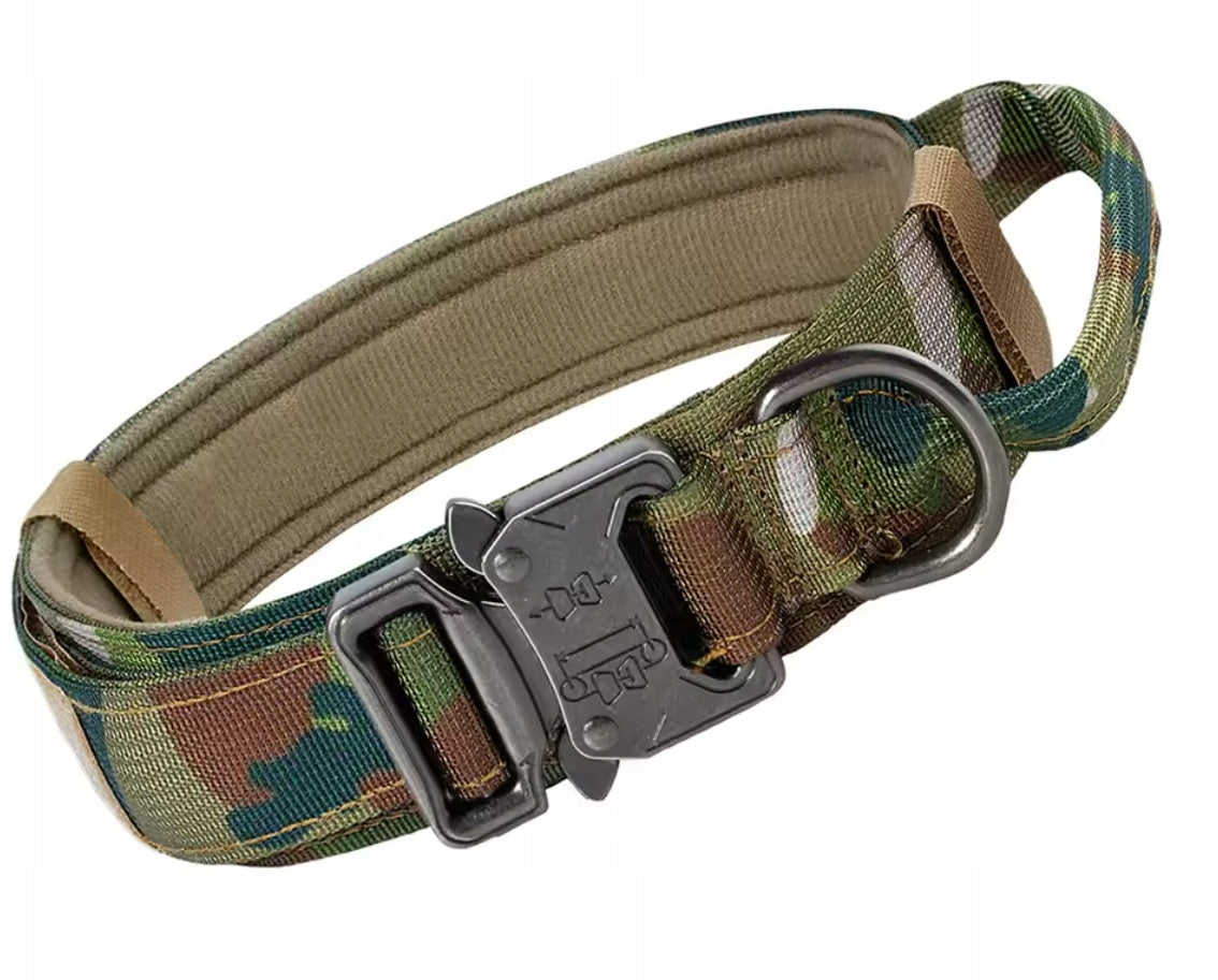DKM Obroża taktyczna dla psa 48-60 cm z rączką i metalową klamrą, nylon – XL, zielona camo
