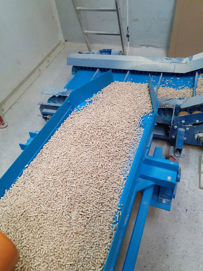 Pellet drewniany 15 kg 40 l – bezpyłowa ściółka dla gryzoni, królików i kotów, leśny