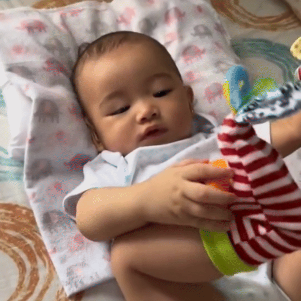 Tiny Rattle Moves: Sensoryczne grzechotki